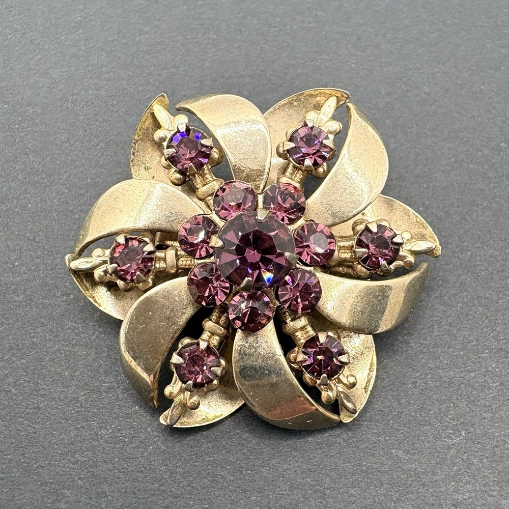 Vintage Purple Crystal Swirl Sunburst Flower Brooch Gold‎ Tone 1.25"